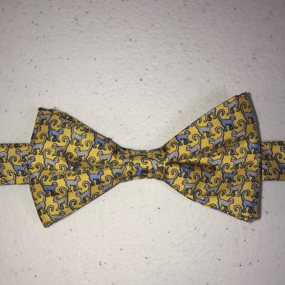 Van Heusen, Bow Tie, Like New, %100 Silk, Blue & Yellow Monkey Design